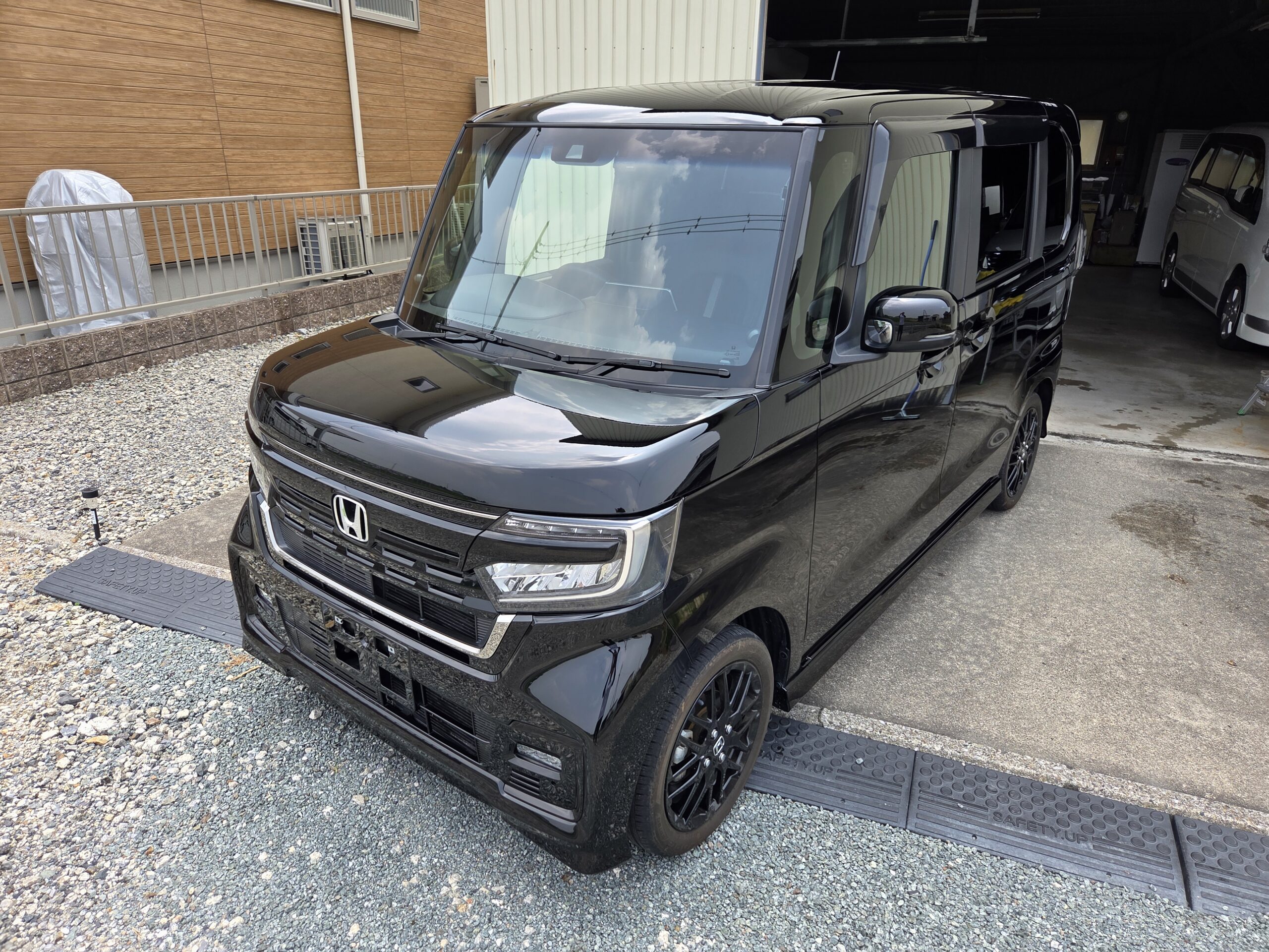 N-BOXカスタム　手洗い洗車