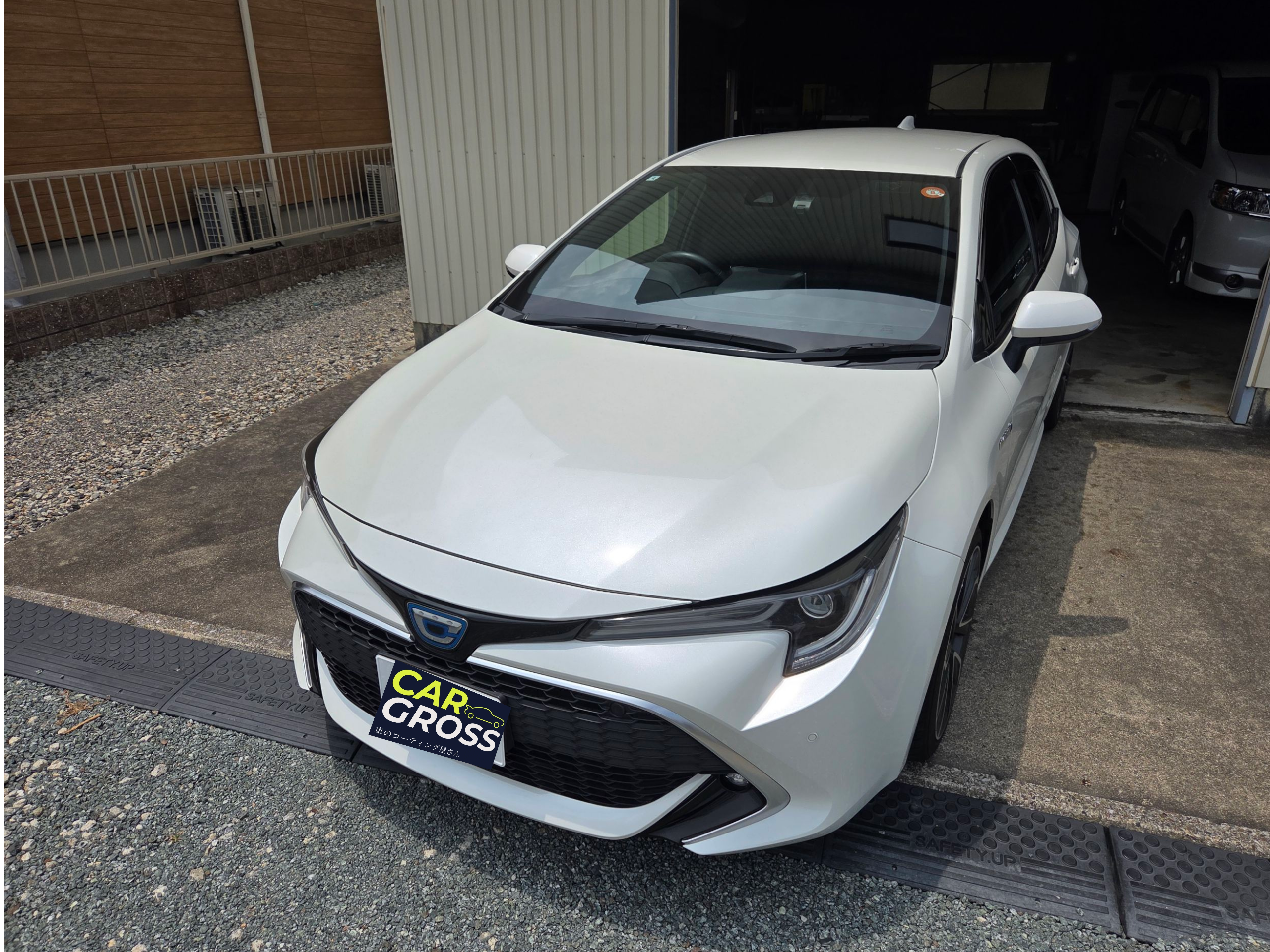 カローラスポーツ　手洗い洗車